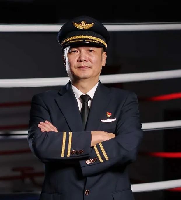 龙海波 物流公司装卸部总经理、 党总支副书记-COSCO海派