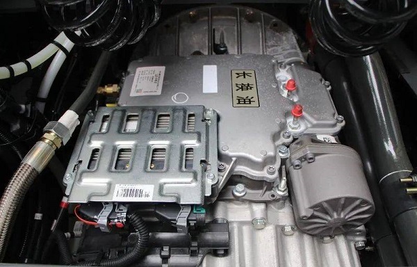 国际动力链打造极致节油!乘龙H7陆航版成高效干线物流首选!-意大利海派